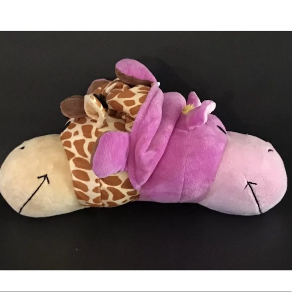 FlipaZoo™soft & snuggly plush toy transforms from rhino to giraffe w/just a flip - Picture 6 of 6
